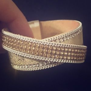 Women's bracelet